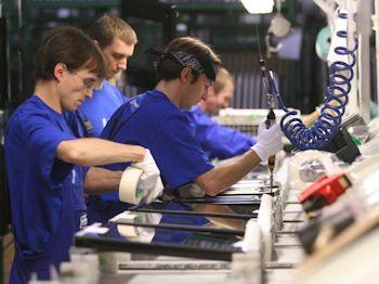 Al lavoro in fabbrica 350 260