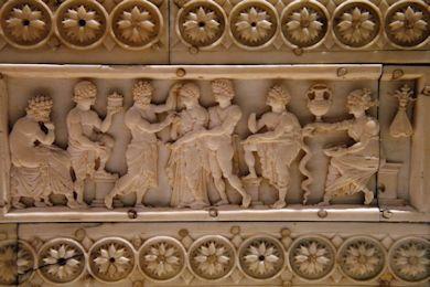 Particolare della Cassetta di Veroli 390-260
