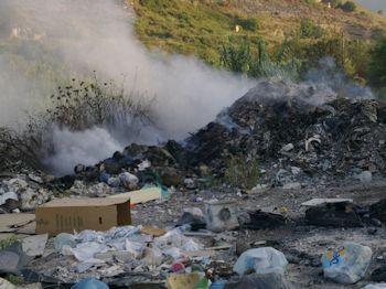 incendio discarica via le lame 350 260
