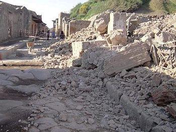 disastri a Pompei 350 260