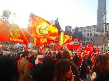 Bandiere rosse a piazza del popolo 28 marzo 2015