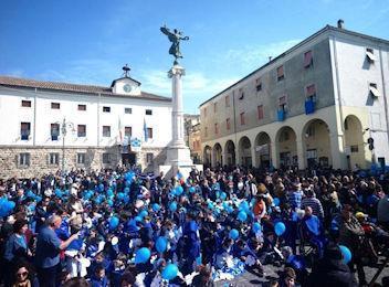 Ferentino piazza giorno blu 350 260