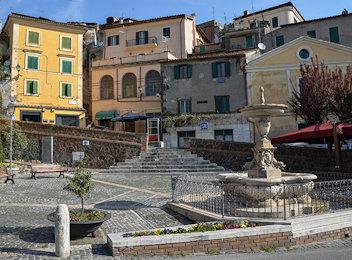 Paliano piazza indipendenza