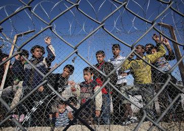 immigrati dietro le reti 350 260
