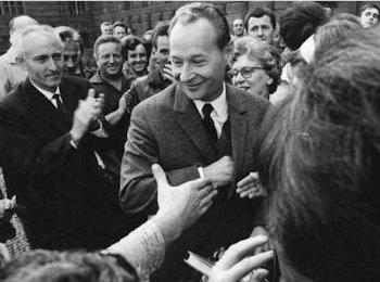 Alexander Dubcek 350 260