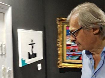 Sgarbi vicino lopera di Piero Ricci 350 260 min
