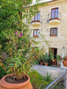 Locanda min h300