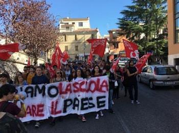 scuola sciopero13ott17 min