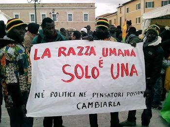 razzaumanaunosola 350 260 min