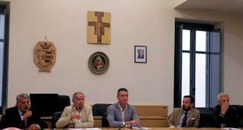 Ceccano noAceaAto5 il tavolo politici e rappresentanti della associazione promotrice min