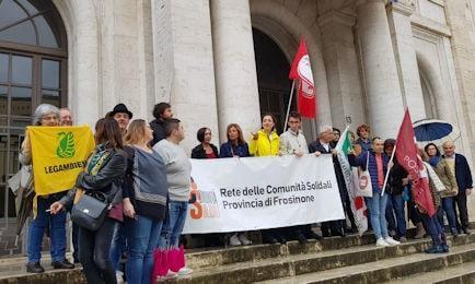 Volontari solidarietà min