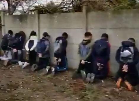 studenti in ginocchio a Mantes la Jolie 460 min