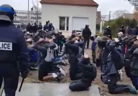 studenti in ginocchio a Mantes la Jolie 3 min