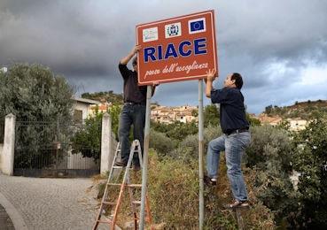 riace paese accoglienza 350 260 min