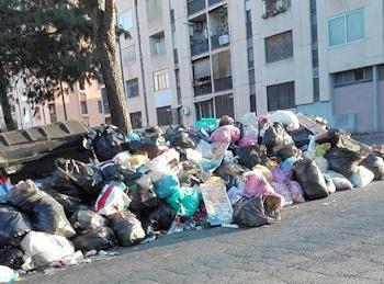 rifiuti borgate Roma 2 min
