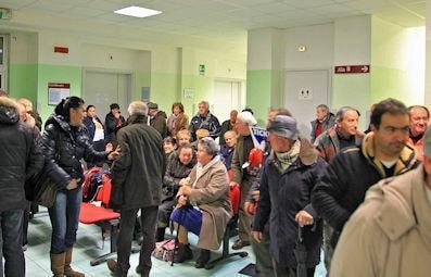 sanità file alla asl 350 min