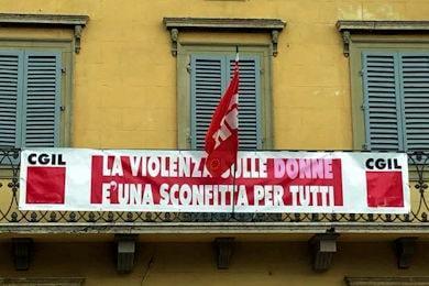 cgil violenzadonne striscione 350 min