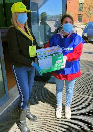 La donazione della Coldiretti, nell'immagine Donazione Coldiretti 350 2 min