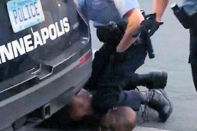 george floyd mentre viene ucciso 390 min