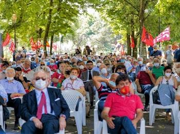 La platea di Landini 350 min