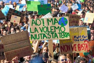 fridays for future studenti italiani in piazza per il clima 390 min