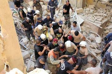 Soccorsi tra le macerie dopo l’esplosione del 4 agosto 360 min