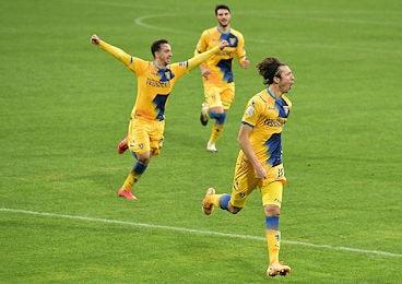 Esultanza Novakovich Frosinone Chievo 5dic20 360 min