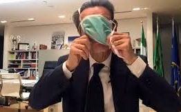 fontana litiga con la mascherina 370 min