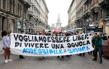 studenti protestano 350 min