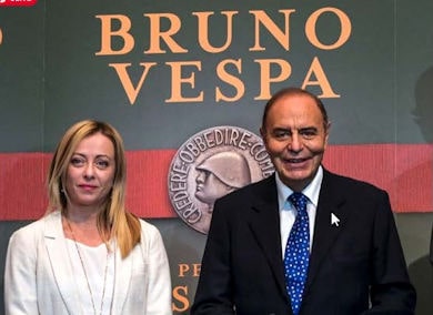 Meloni e Vespa formiche.net min
