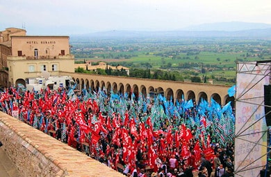 Primo maggio ad Assisi 390 tgcom24.mediaset.it min