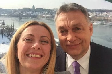 Meloni Orban 390 min